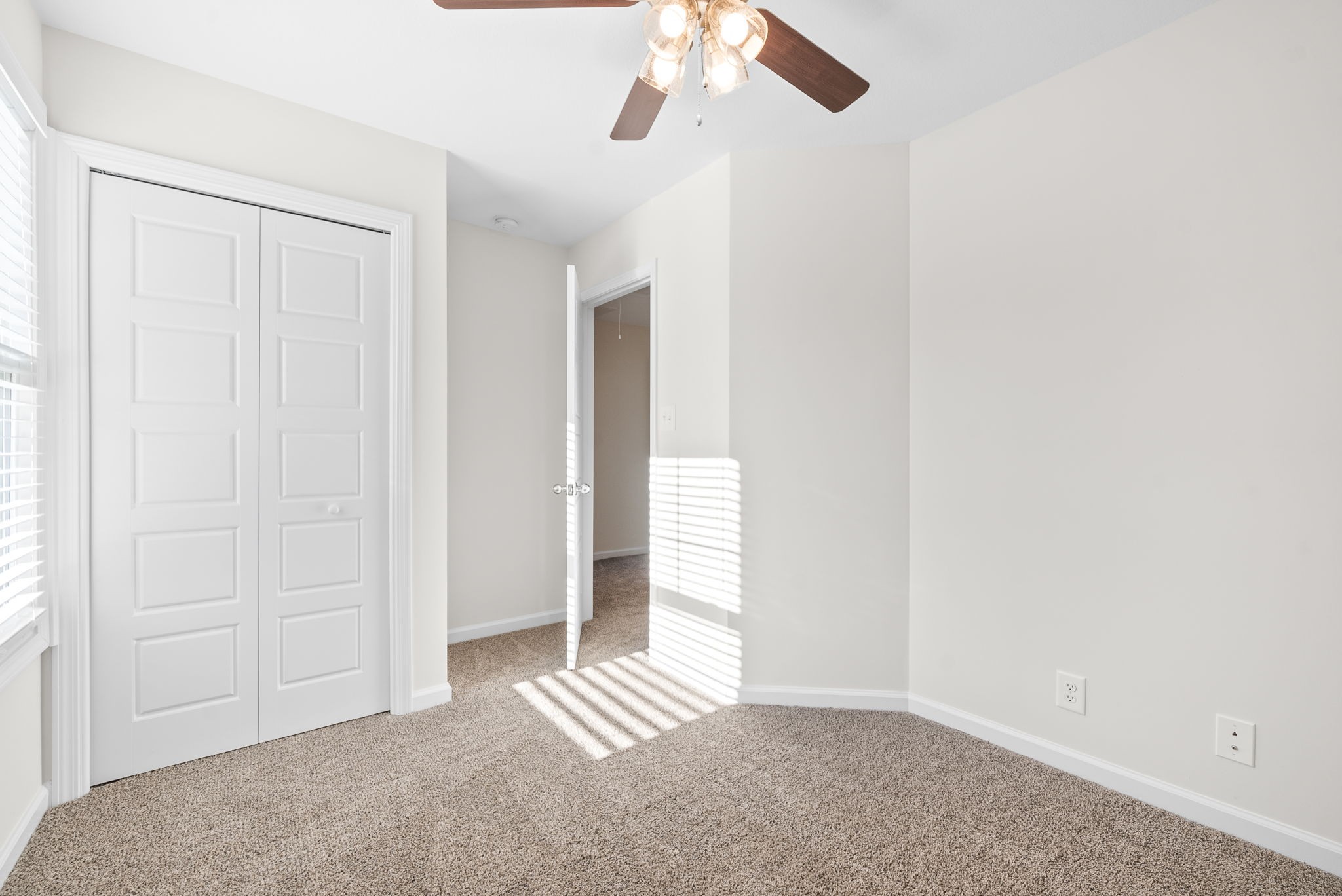 Clarksville, Tennessee 37043, United States, 3 Bedrooms Bedrooms, ,3 BathroomsBathrooms,Residential,Pending,37455