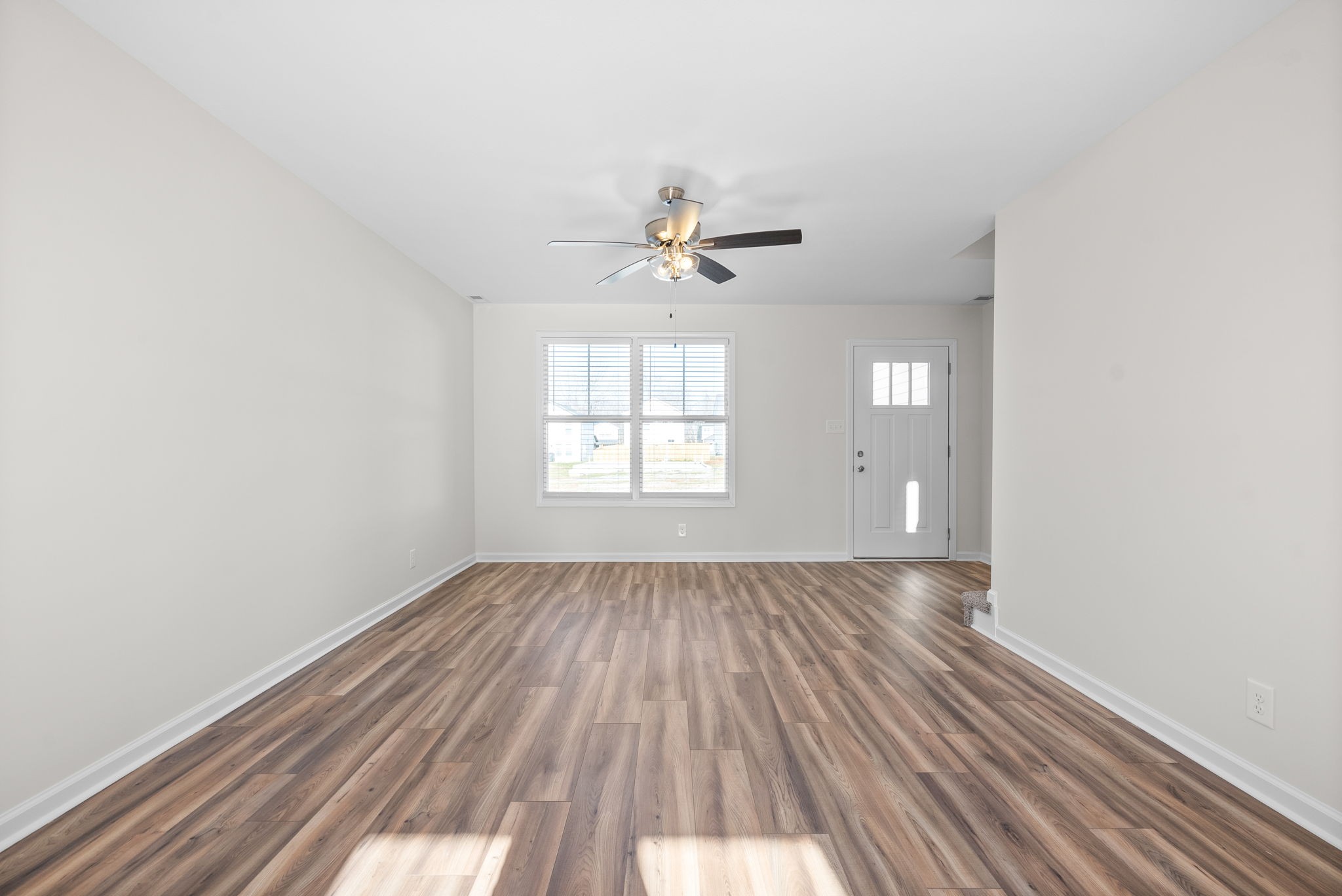 Clarksville, Tennessee 37043, United States, 3 Bedrooms Bedrooms, ,3 BathroomsBathrooms,Residential,Pending,37455