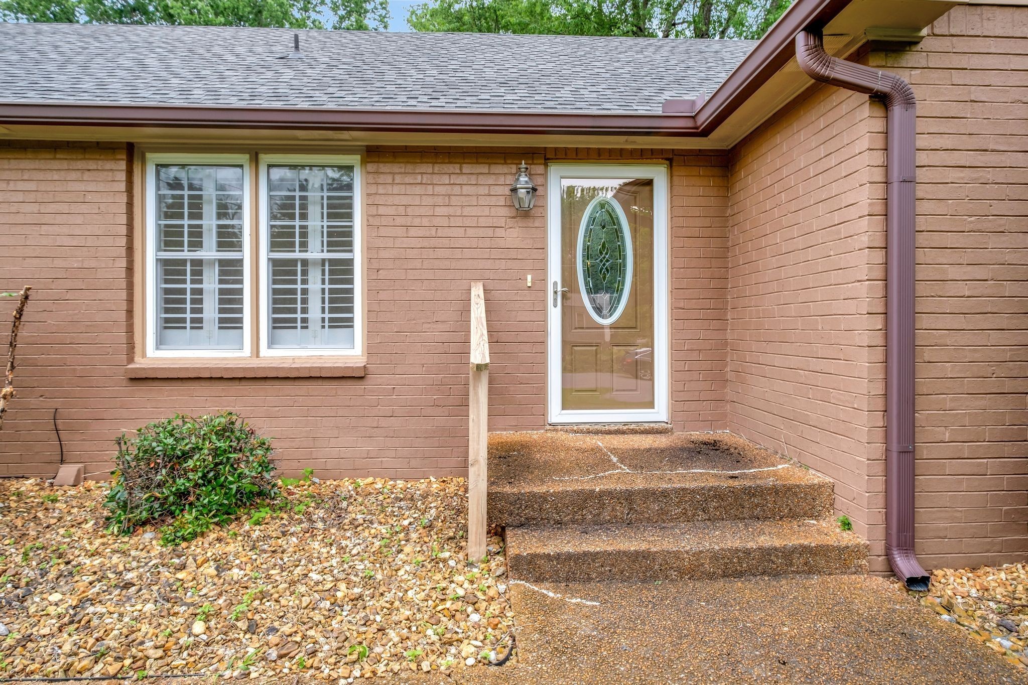 4749 Kennysaw Dr