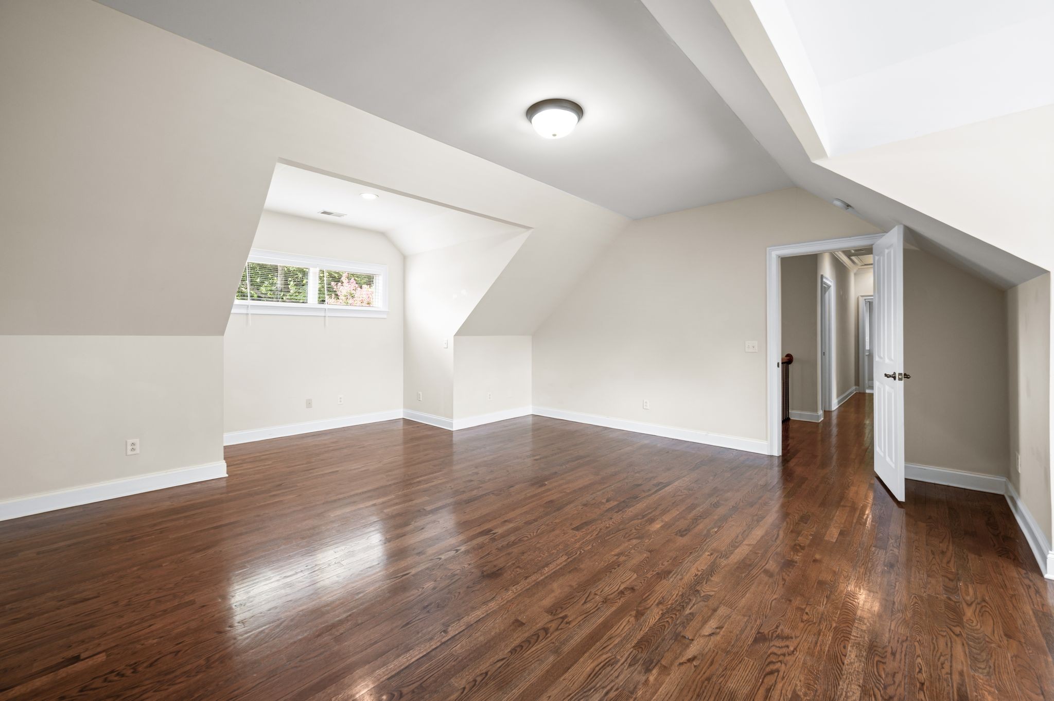 Nashville, Tennessee 37205, United States, 3 Bedrooms Bedrooms, ,4 BathroomsBathrooms,Residential,Active,172188