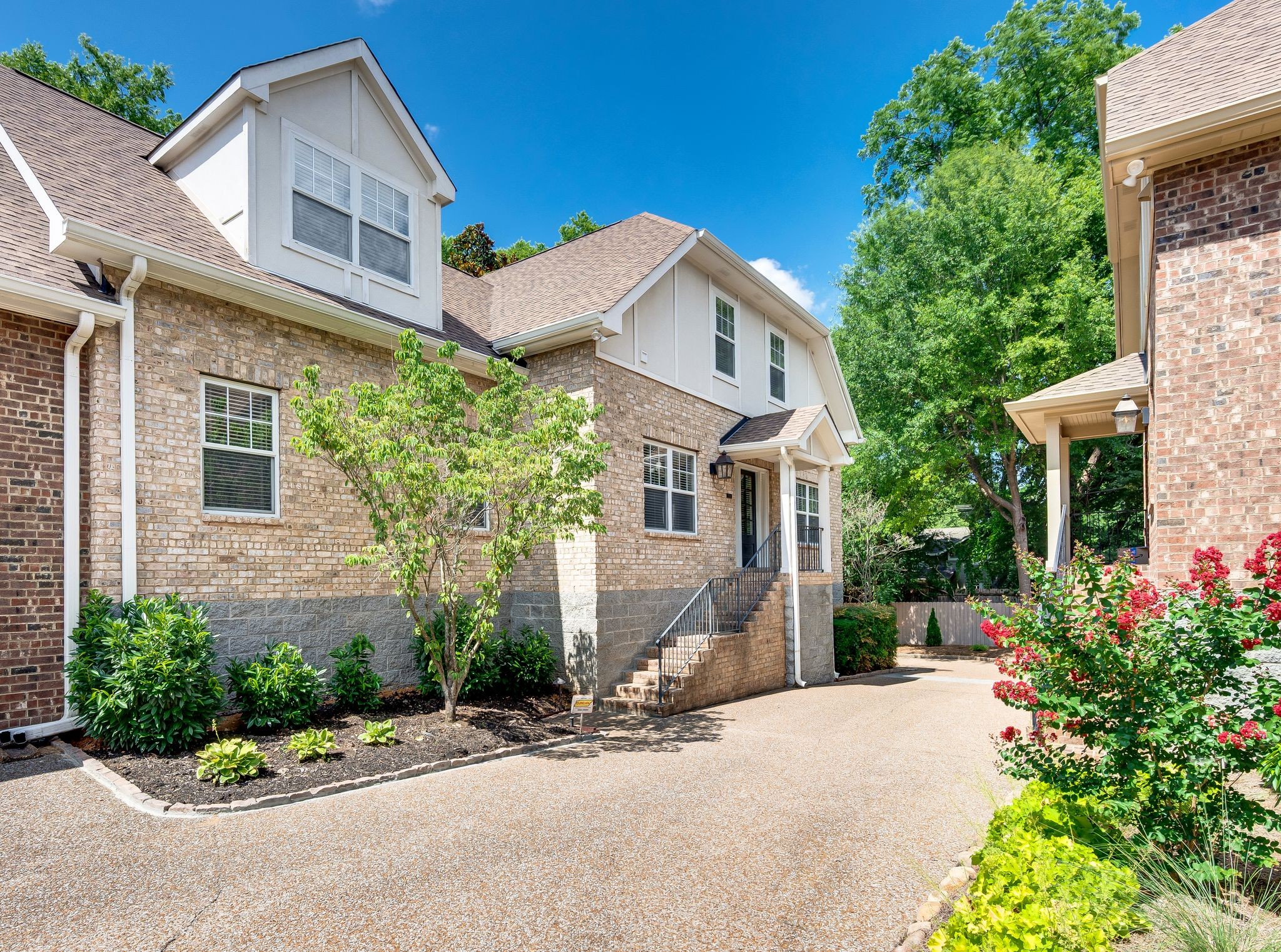 Nashville, Tennessee 37205, United States, 3 Bedrooms Bedrooms, ,4 BathroomsBathrooms,Residential,Active,172188