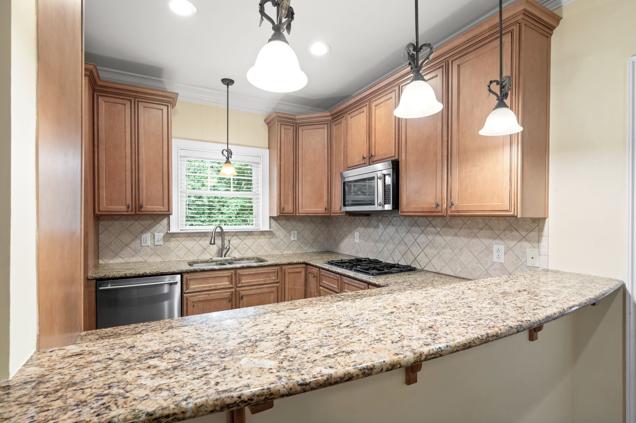 Nashville, Tennessee 37205, United States, 3 Bedrooms Bedrooms, ,4 BathroomsBathrooms,Residential,Active,172188