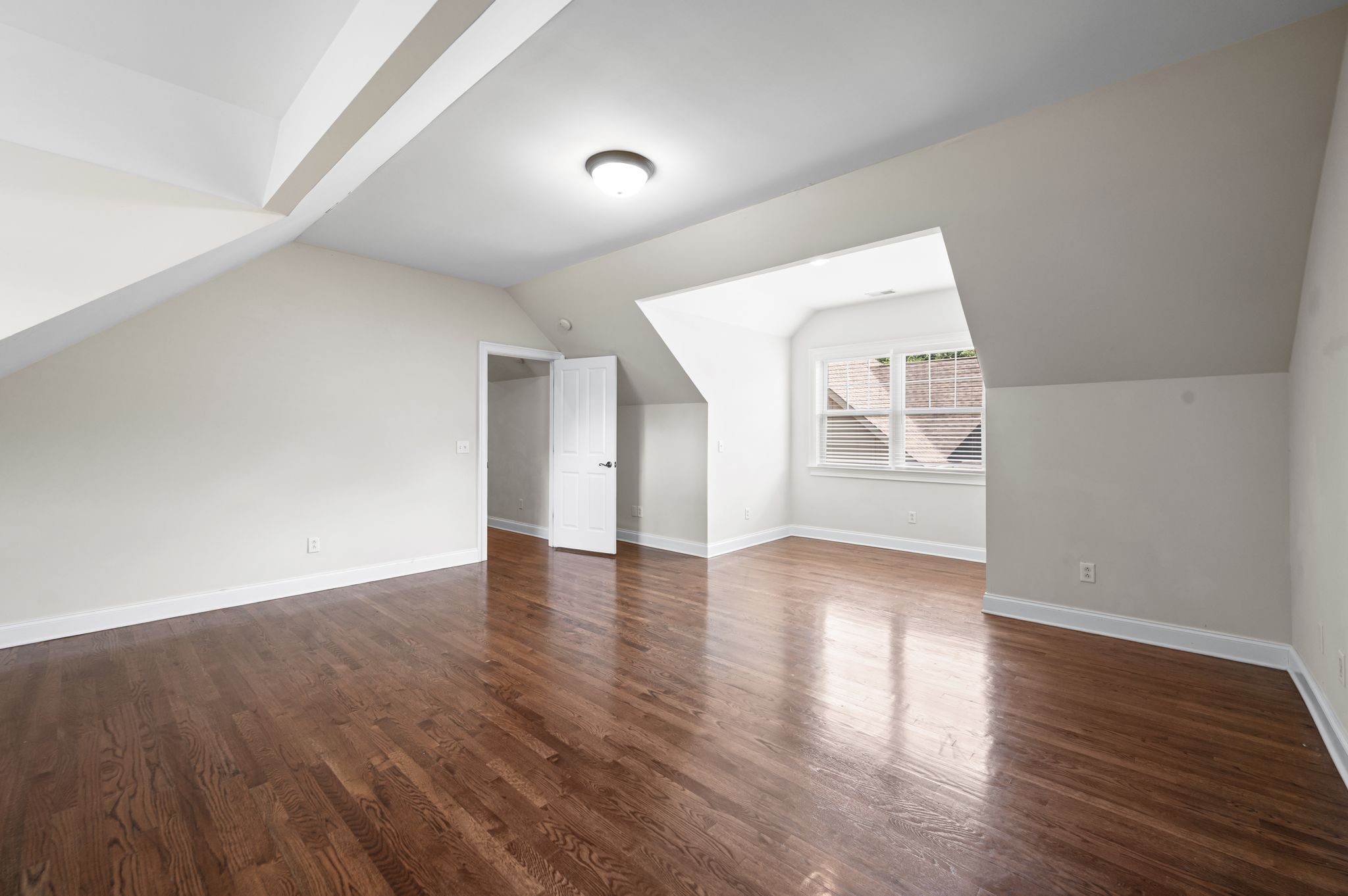 Nashville, Tennessee 37205, United States, 3 Bedrooms Bedrooms, ,4 BathroomsBathrooms,Residential,Active,172188