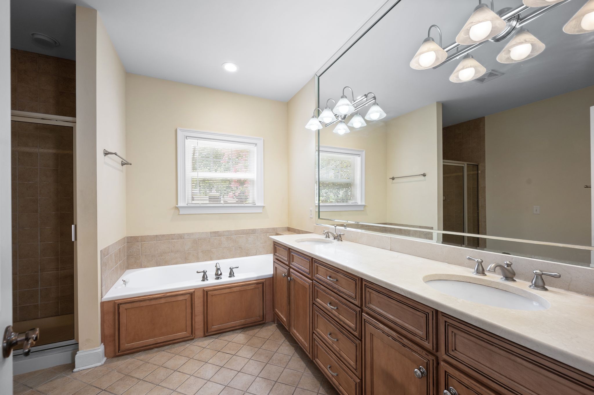 Nashville, Tennessee 37205, United States, 3 Bedrooms Bedrooms, ,4 BathroomsBathrooms,Residential,Active,172188