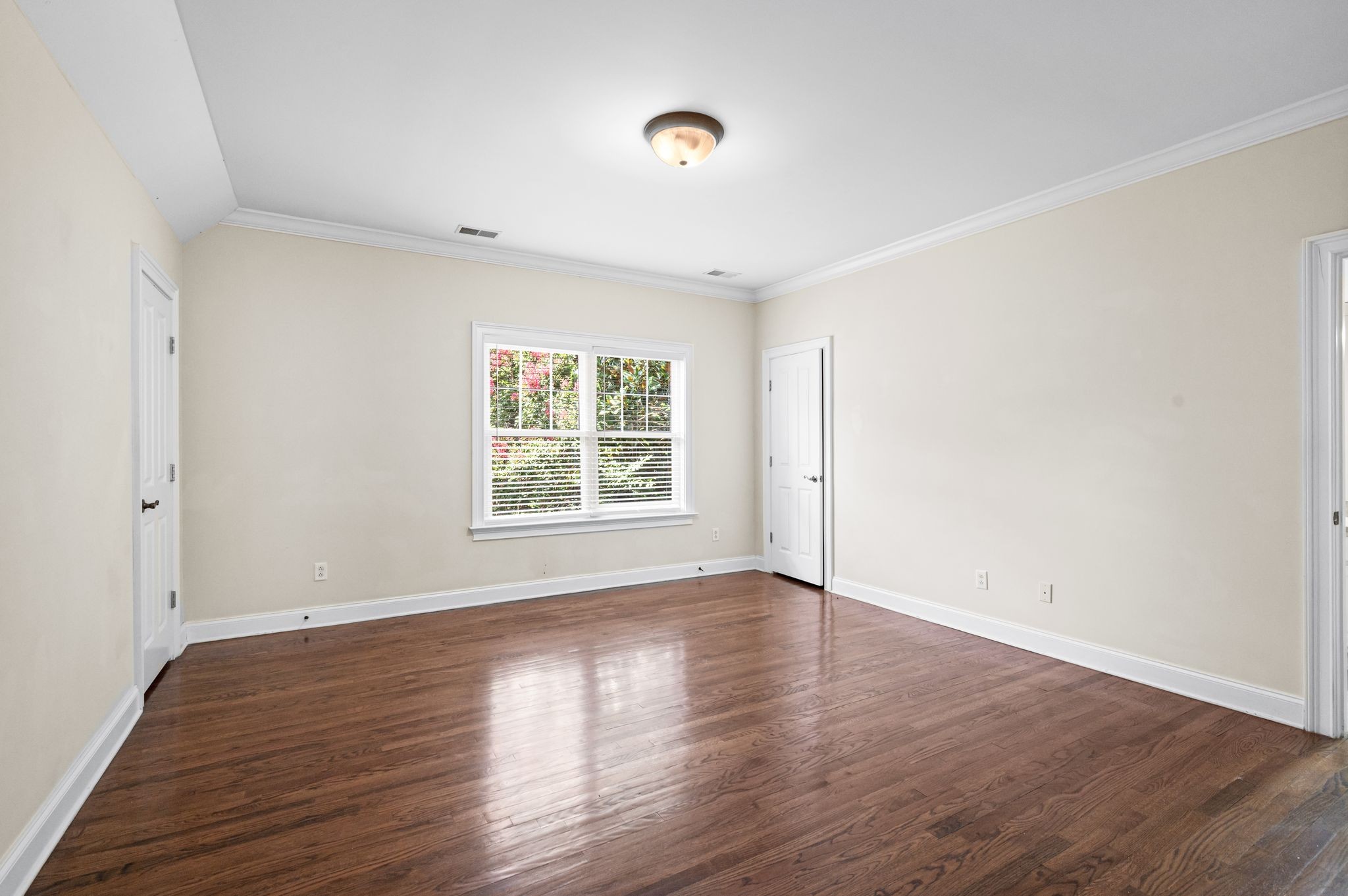 Nashville, Tennessee 37205, United States, 3 Bedrooms Bedrooms, ,4 BathroomsBathrooms,Residential,Active,172188