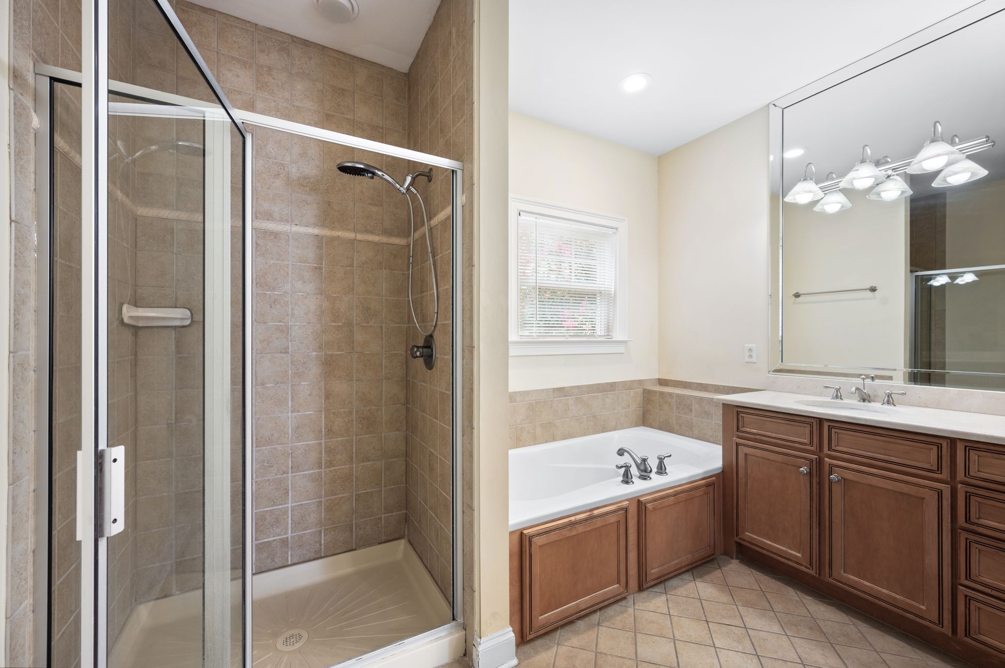 Nashville, Tennessee 37205, United States, 3 Bedrooms Bedrooms, ,4 BathroomsBathrooms,Residential,Active,172188