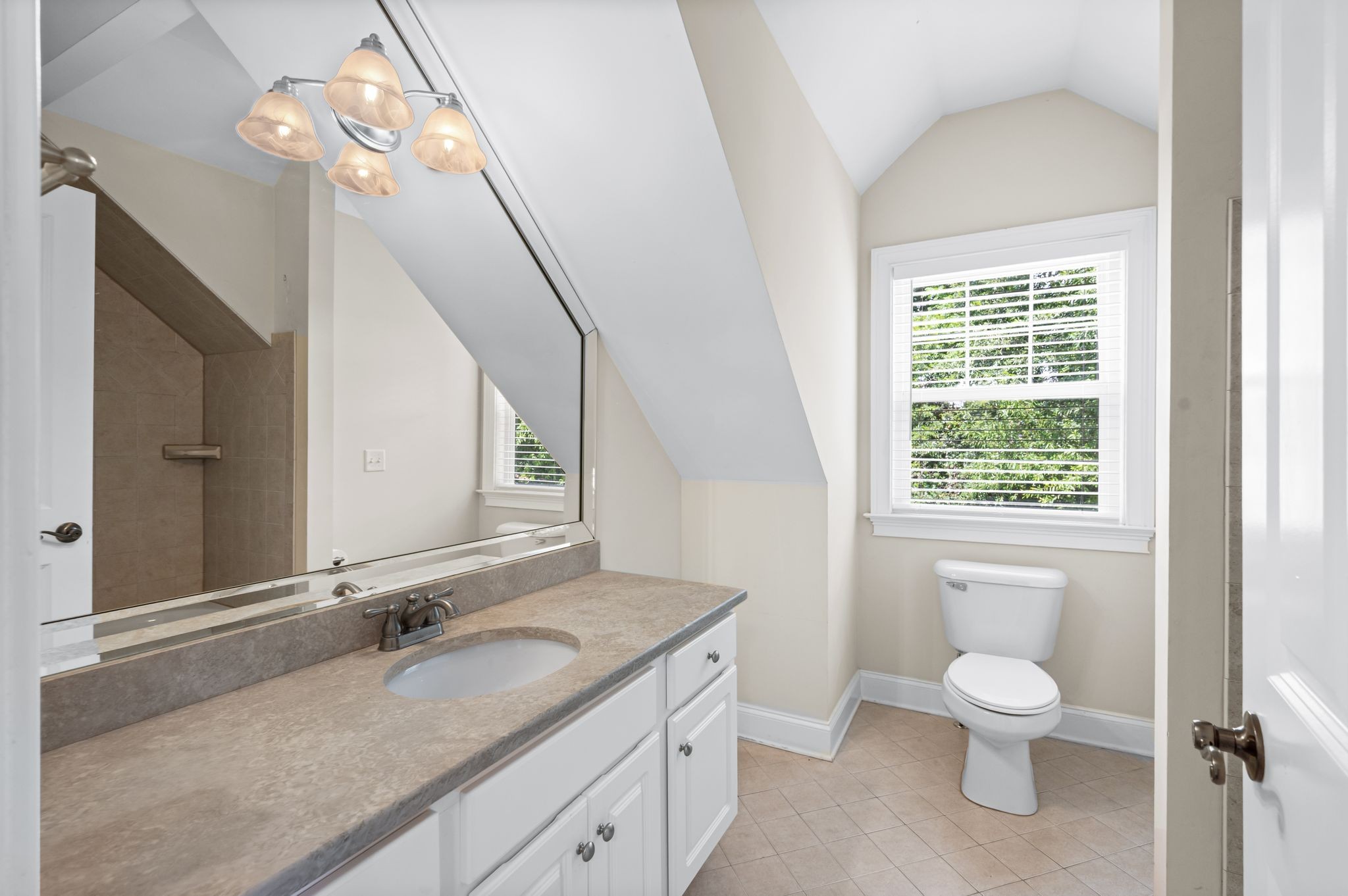 Nashville, Tennessee 37205, United States, 3 Bedrooms Bedrooms, ,4 BathroomsBathrooms,Residential,Active,172188