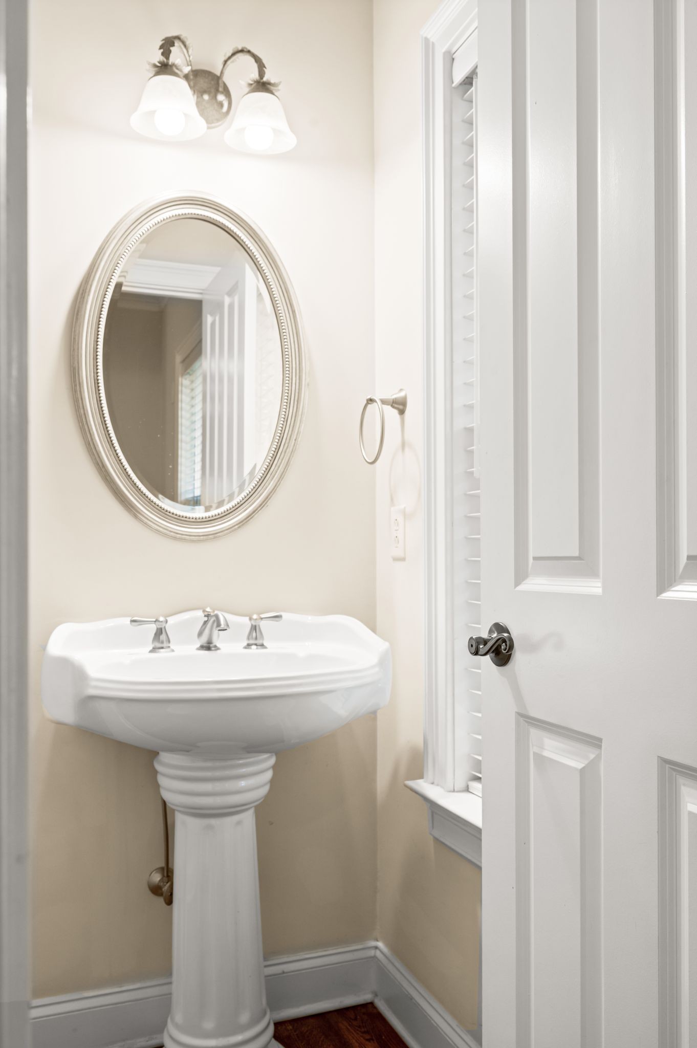 Nashville, Tennessee 37205, United States, 3 Bedrooms Bedrooms, ,4 BathroomsBathrooms,Residential,Active,172188