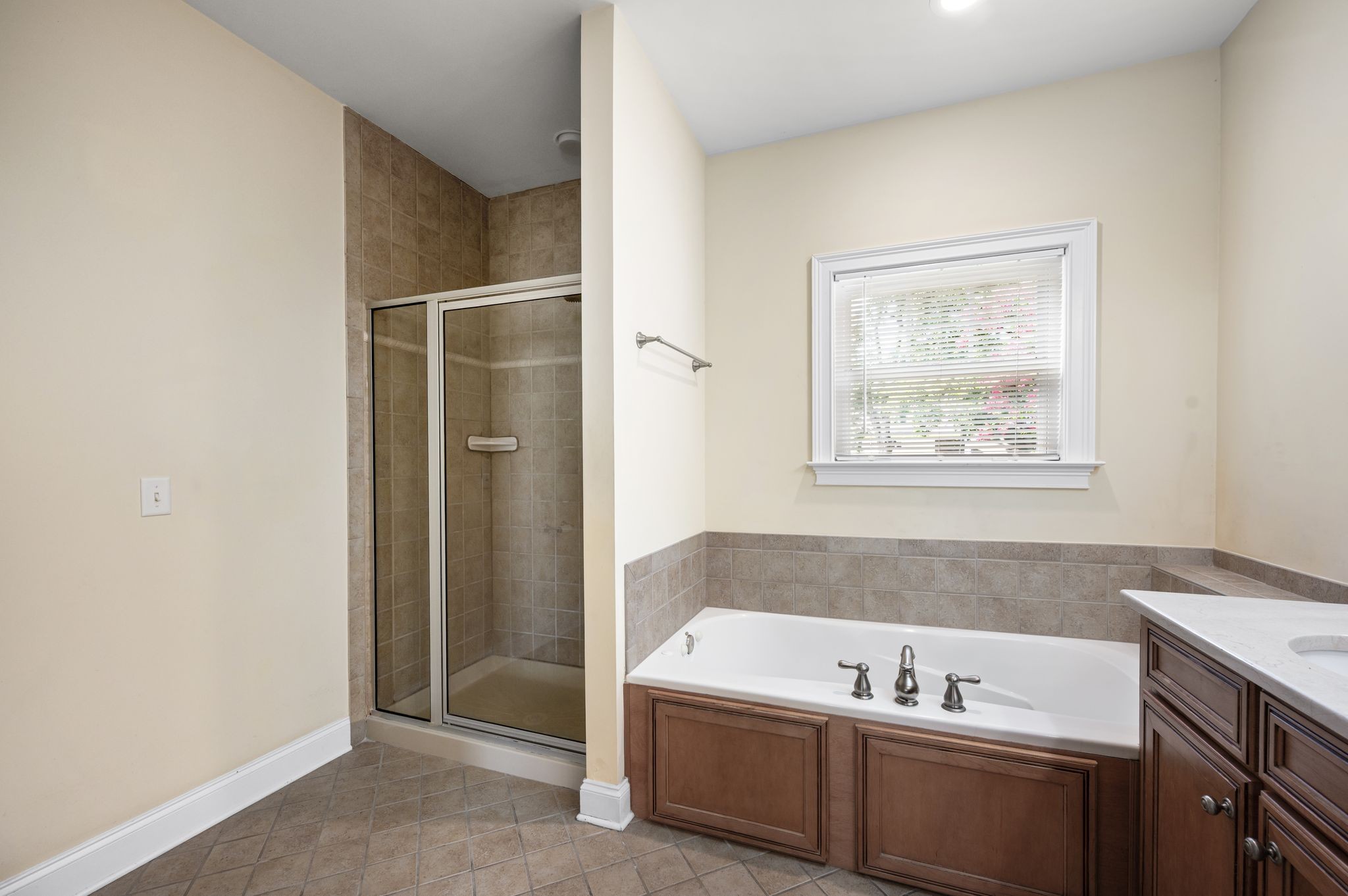 Nashville, Tennessee 37205, United States, 3 Bedrooms Bedrooms, ,4 BathroomsBathrooms,Residential,Active,172188