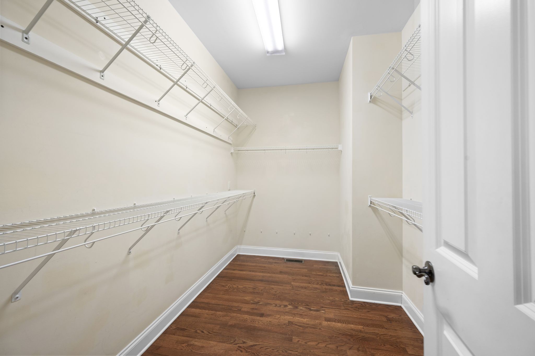 Nashville, Tennessee 37205, United States, 3 Bedrooms Bedrooms, ,4 BathroomsBathrooms,Residential,Active,172188