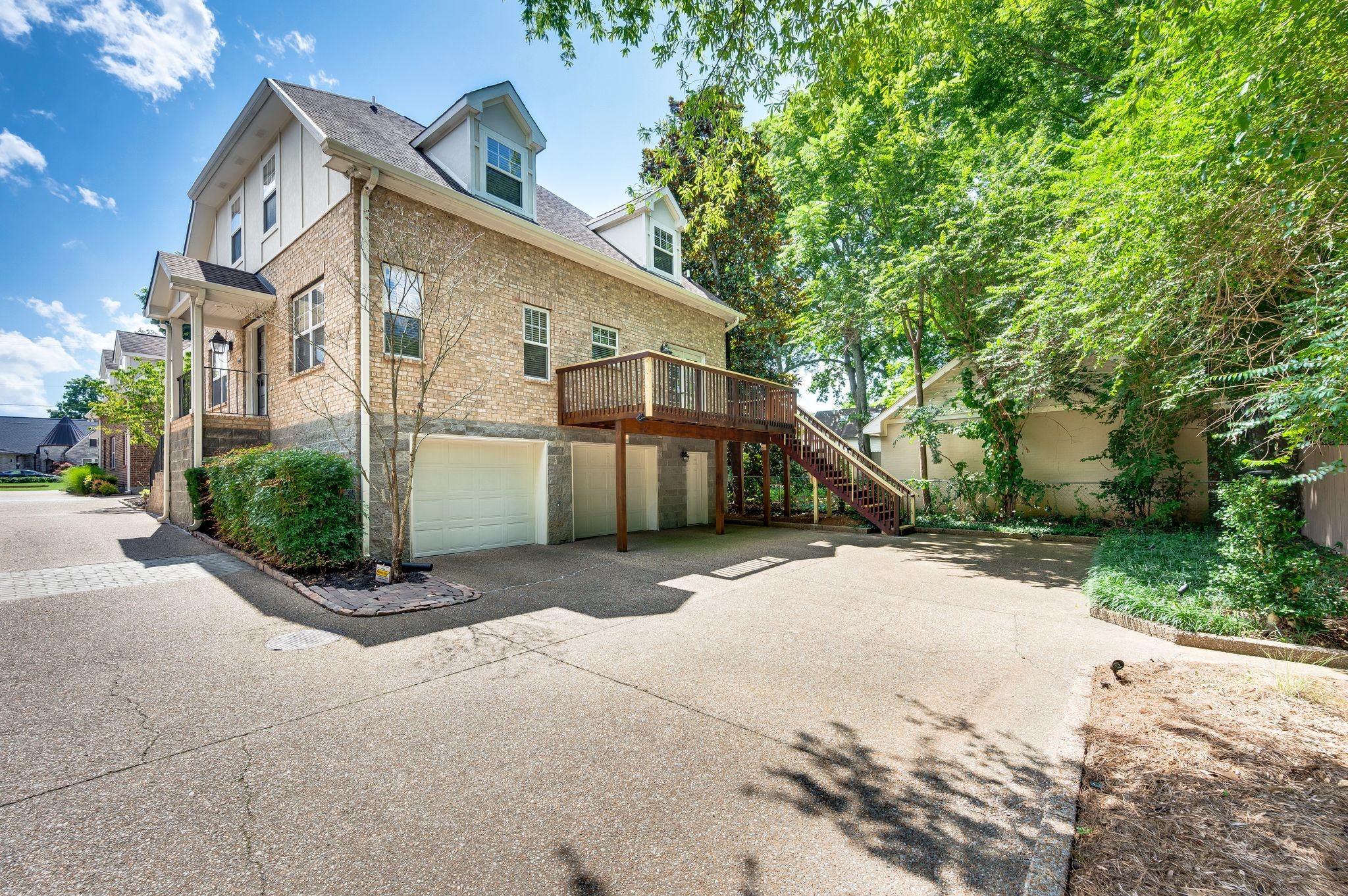 Nashville, Tennessee 37205, United States, 3 Bedrooms Bedrooms, ,4 BathroomsBathrooms,Residential,Active,172188