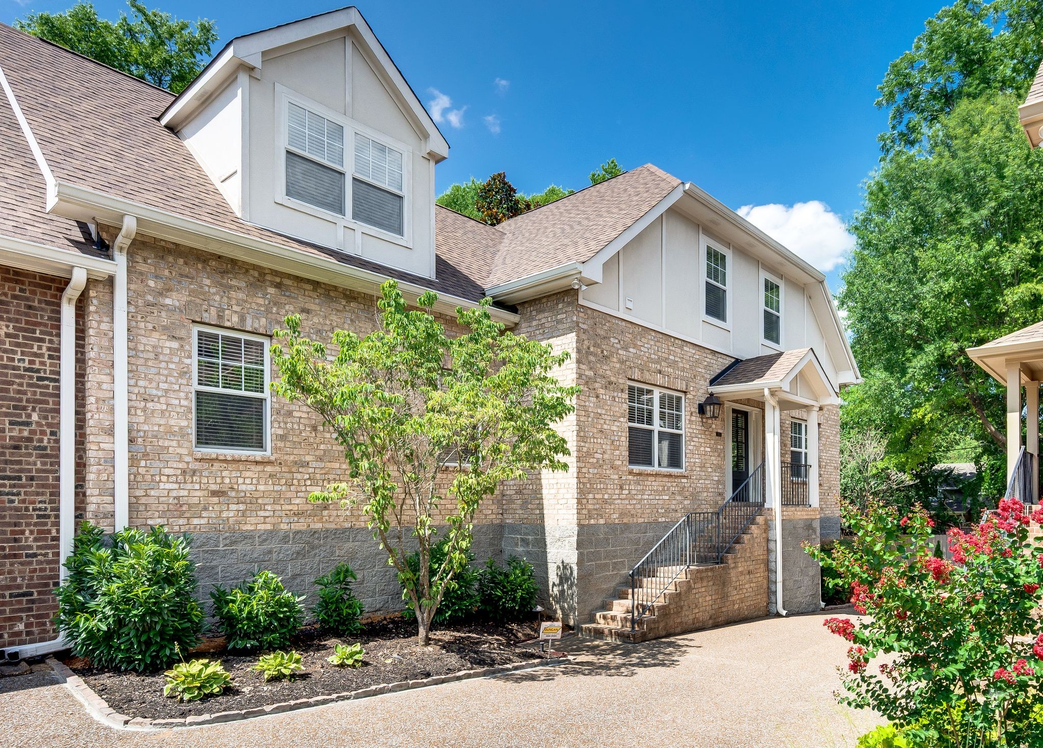 Nashville, Tennessee 37205, United States, 3 Bedrooms Bedrooms, ,4 BathroomsBathrooms,Residential,Active,172188