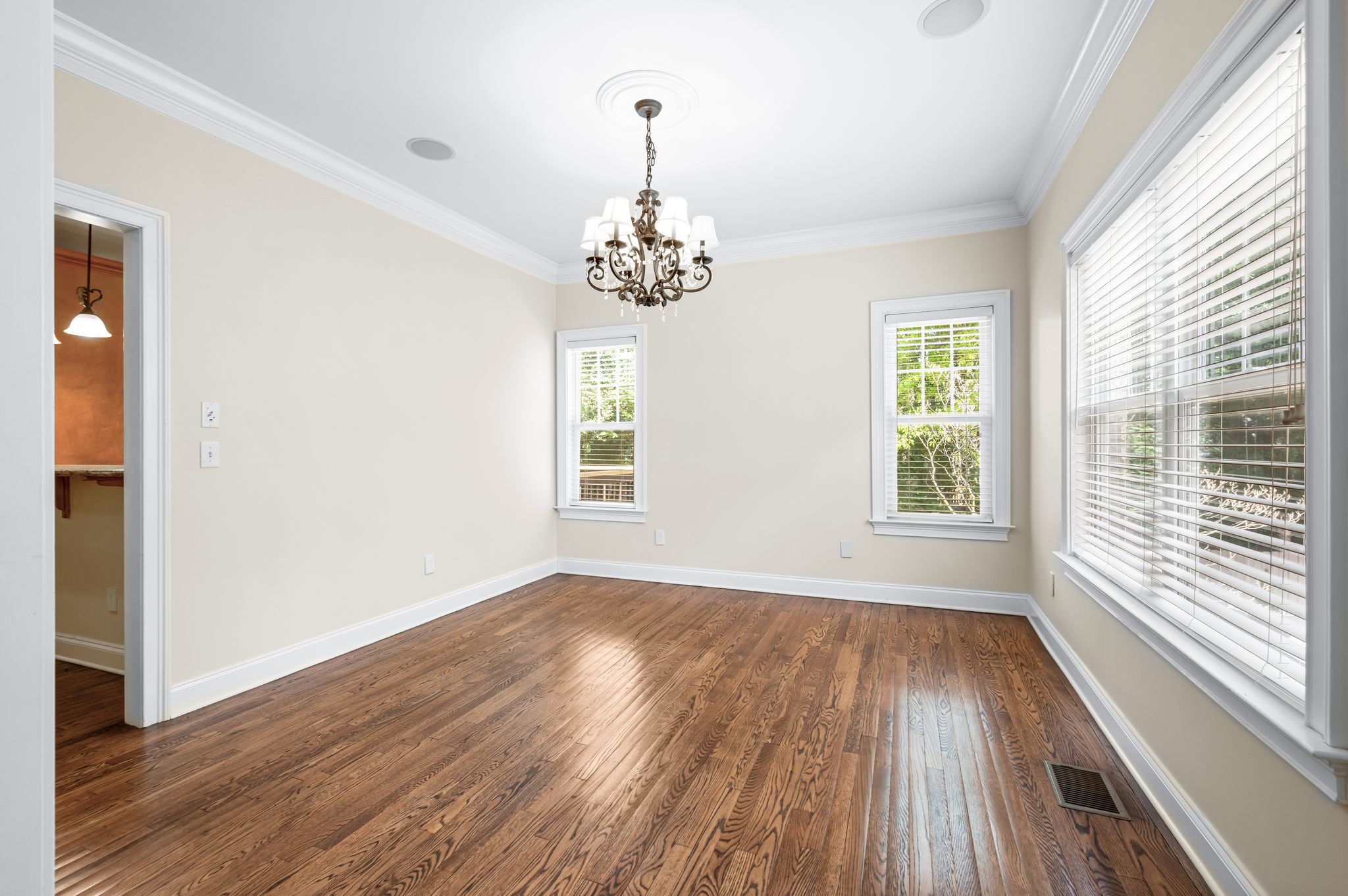 Nashville, Tennessee 37205, United States, 3 Bedrooms Bedrooms, ,4 BathroomsBathrooms,Residential,Active,172188