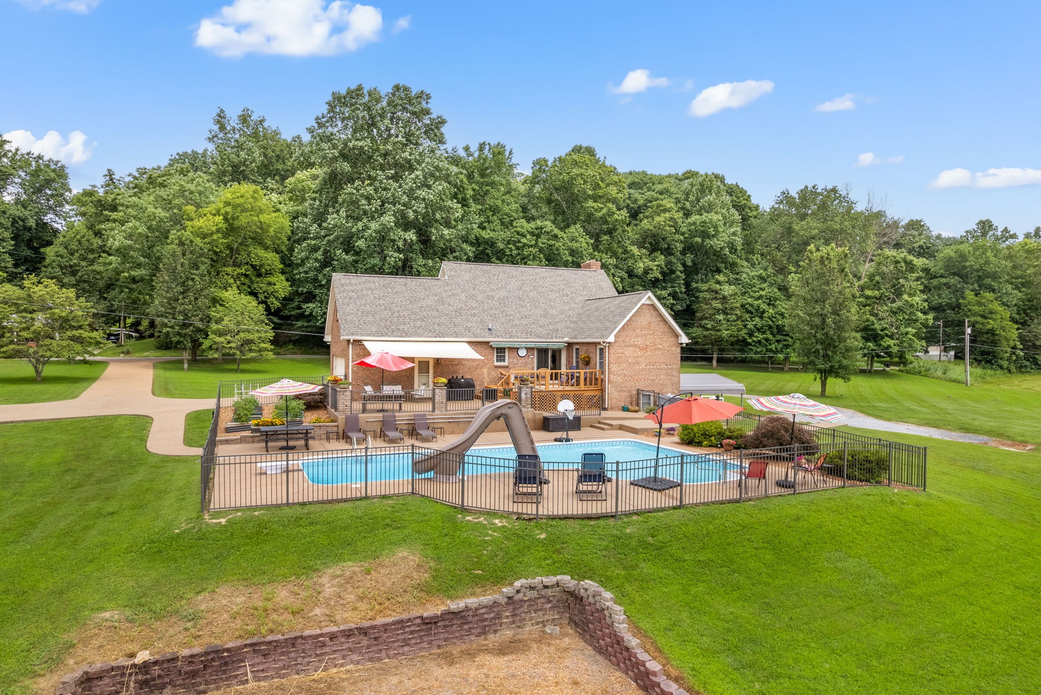 915 Rocky Hollow Rd