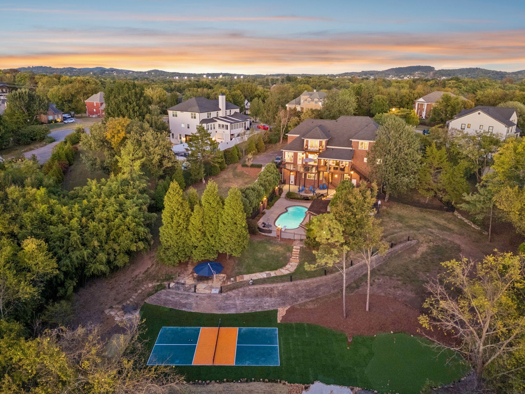 1607 Robby Ct - home for sale
