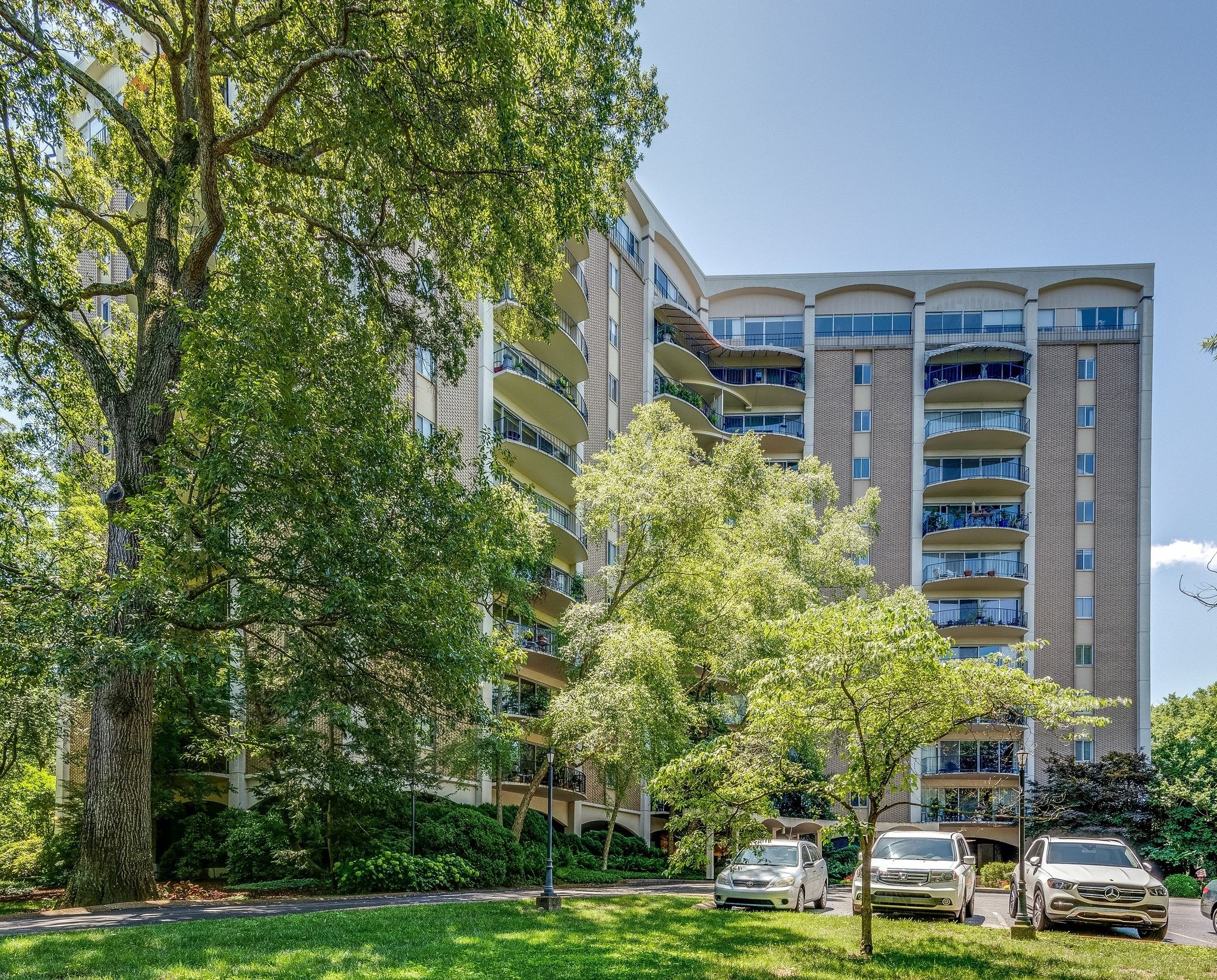 4215 Harding Pike 303