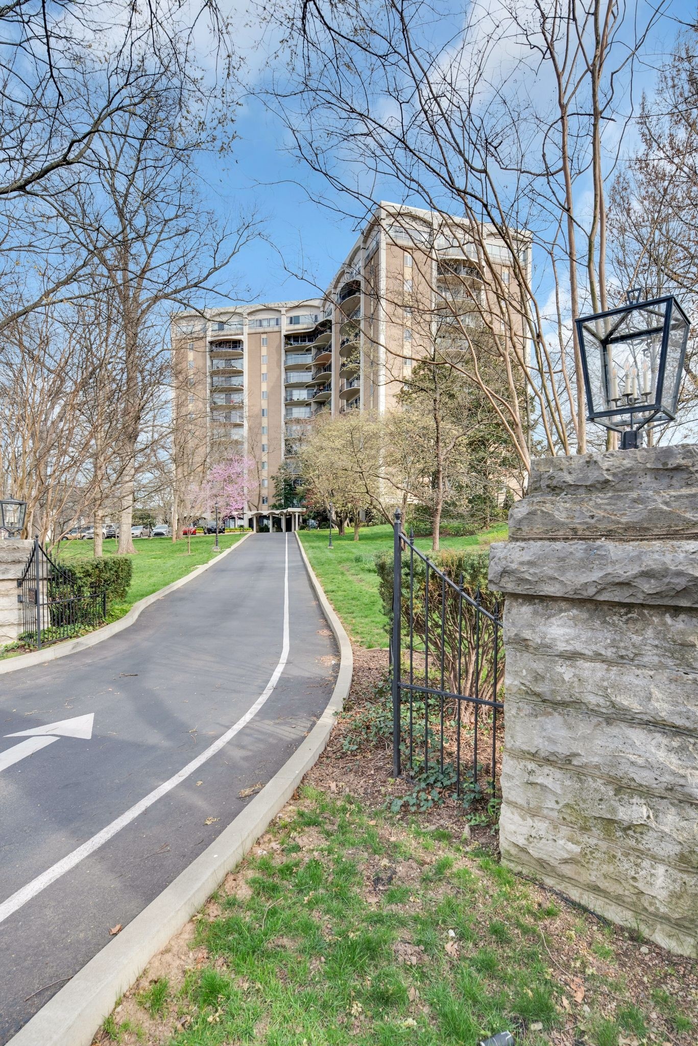 4215 Harding Pike 303