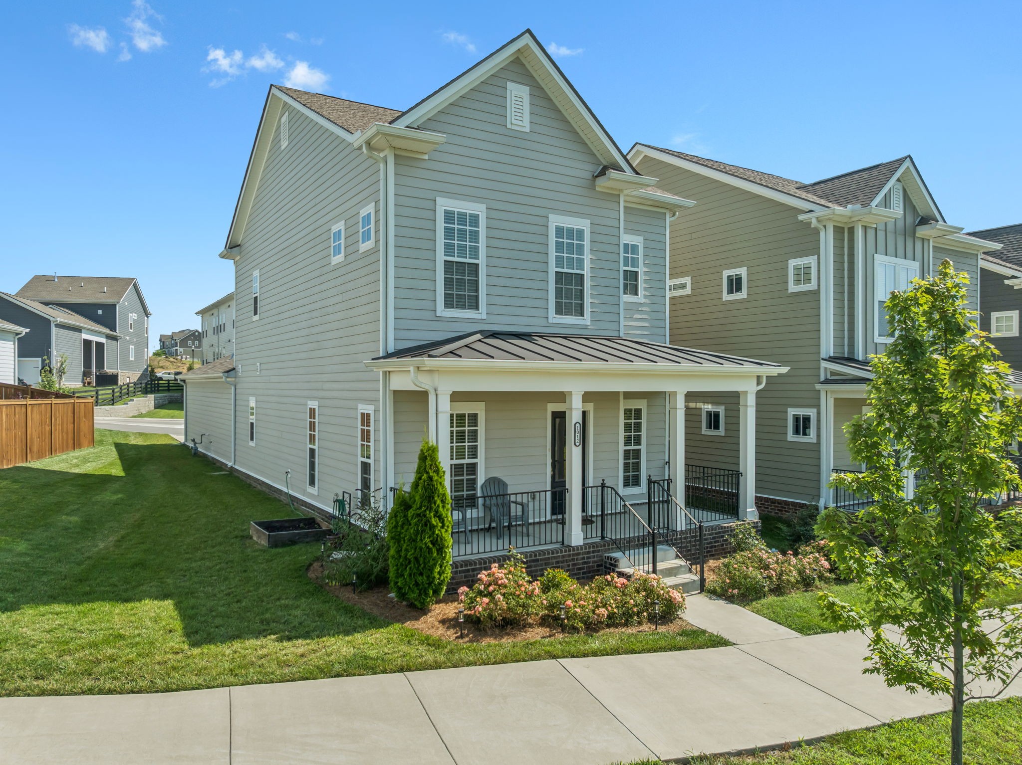 1012 Stoneleigh Ln
