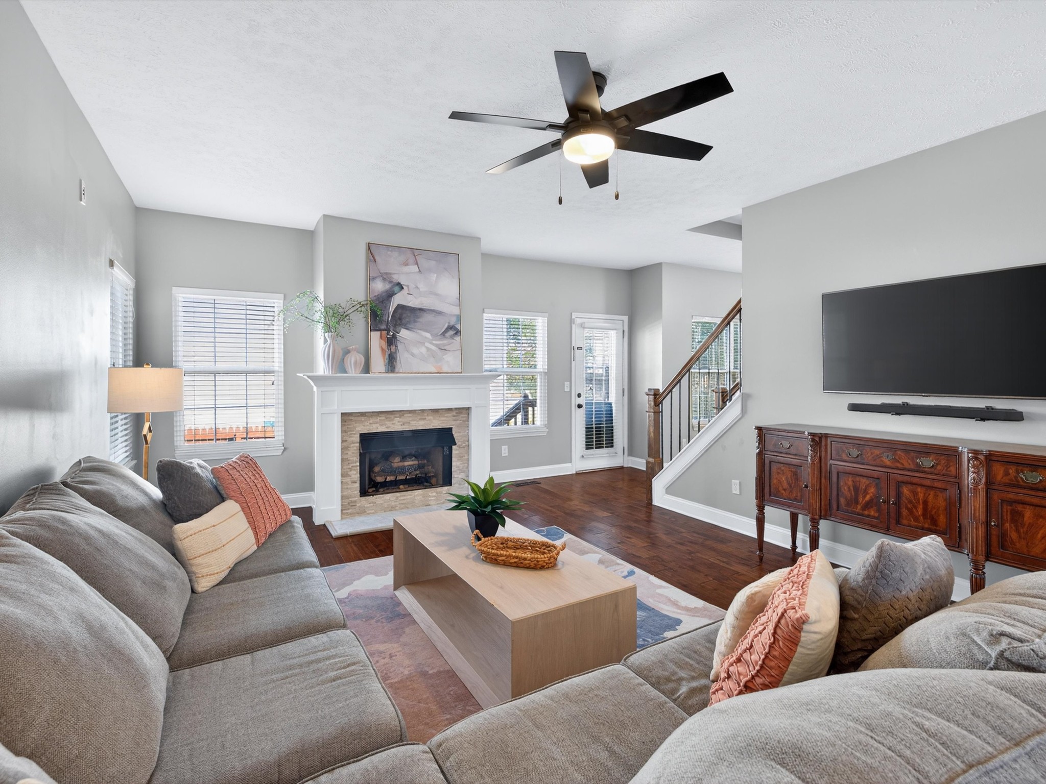 2201 Falcon Creek Dr