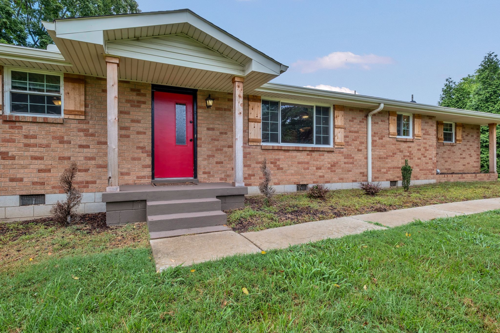 706 Glen Oaks Dr