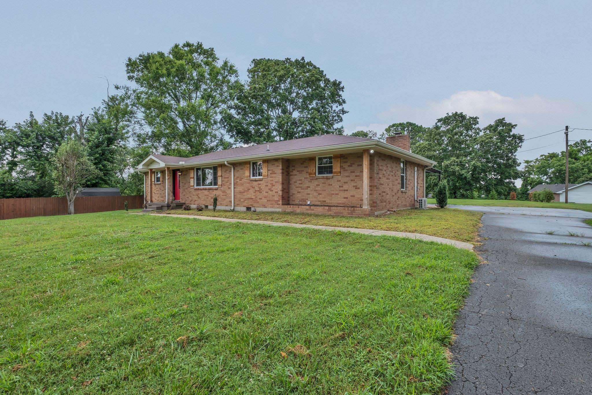 706 Glen Oaks Dr