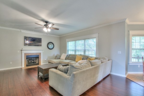 1734 Dryden Dr