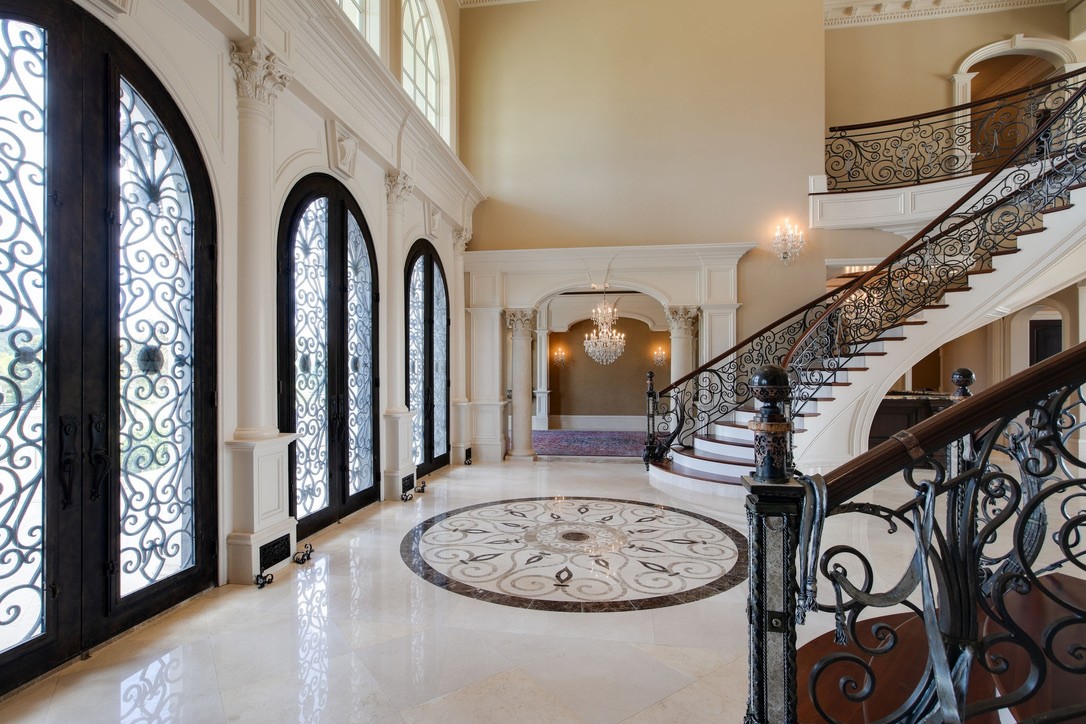 2423 Hidden River Ln