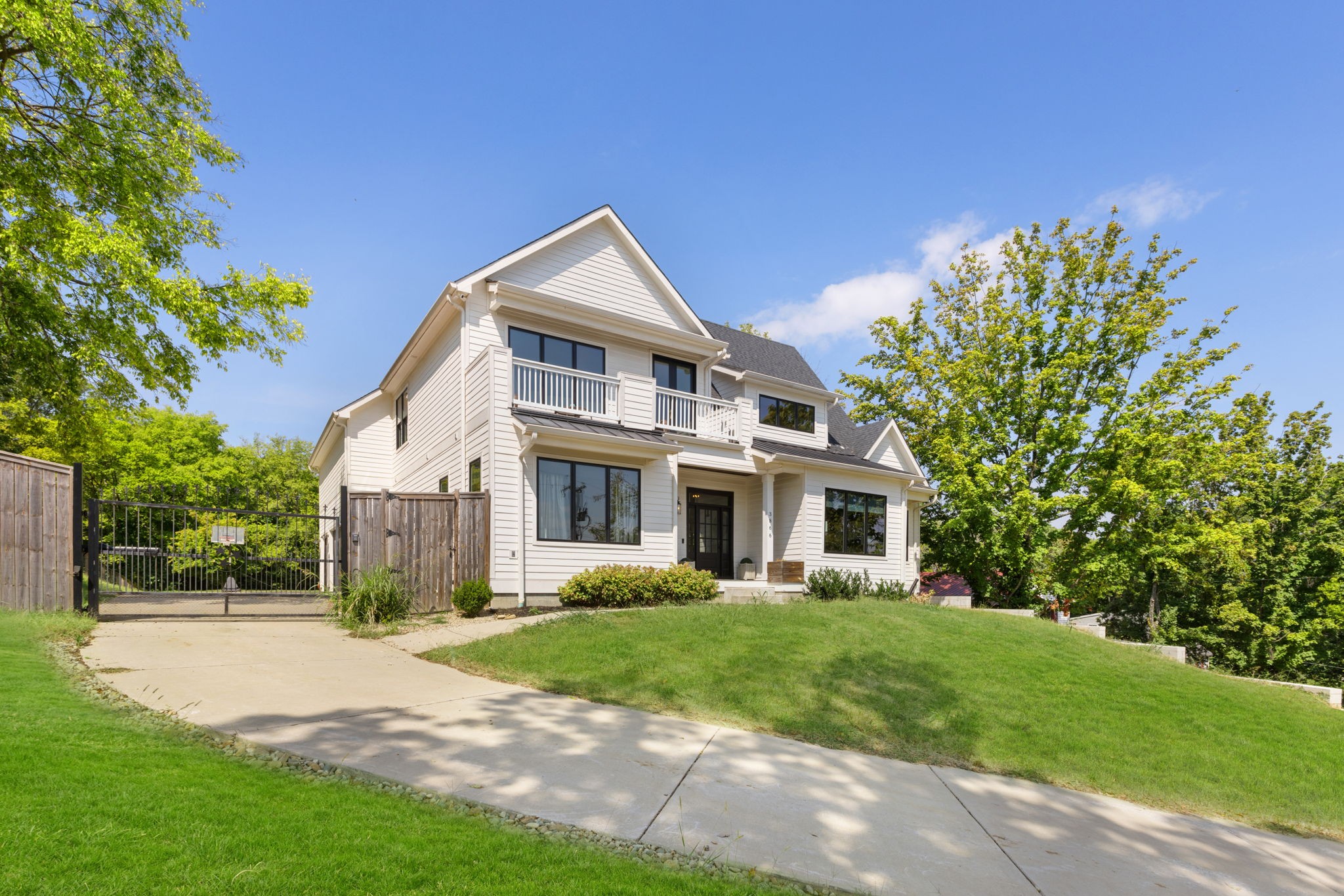 3866 Hutson Ave