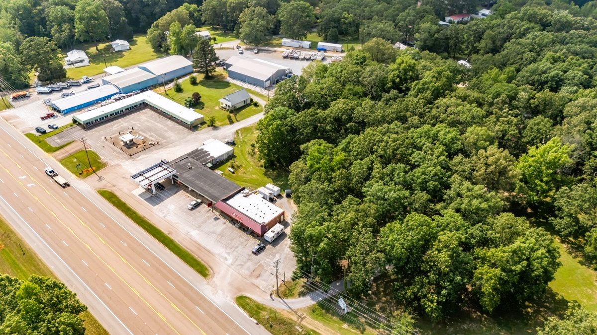 15555 Highway 79 N
