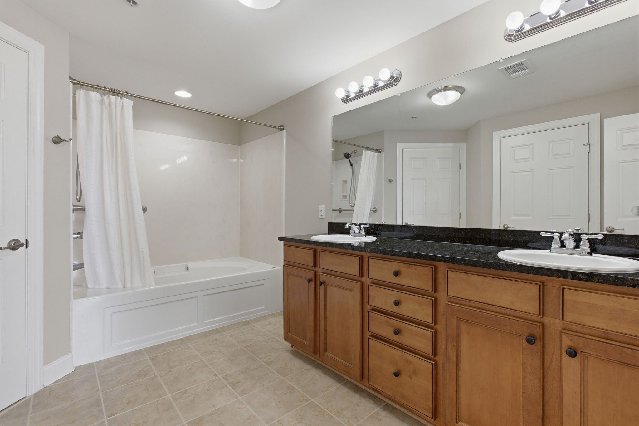 3201 Aspen Grove Dr D6, Franklin TN 37067 2-bed condo, photo 8 of 13