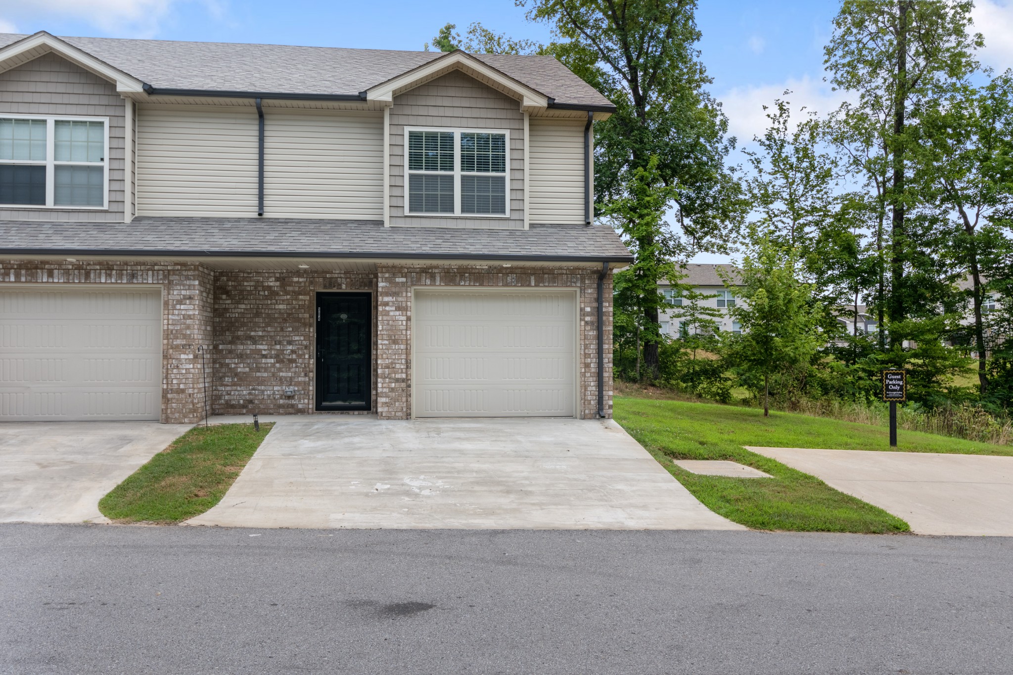 135 Country Ln 304