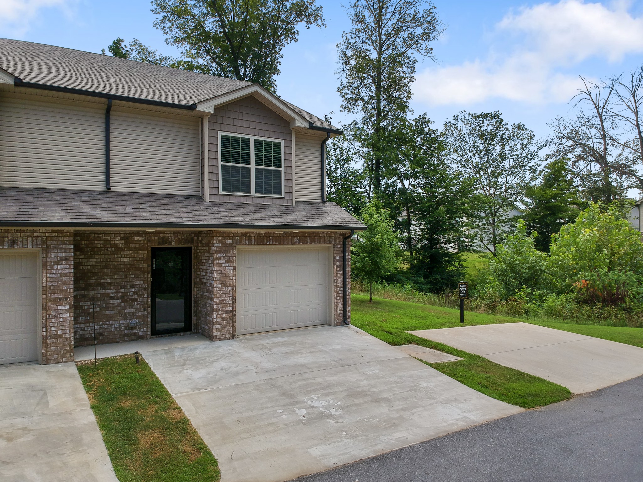 135 Country Ln 304
