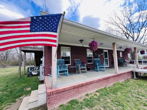 690 Monument Rd Summertown TN 38483