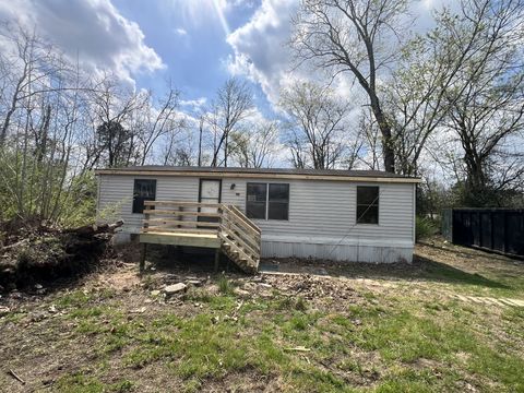 104 Hinkle Hill St E Bell Buckle TN 37020