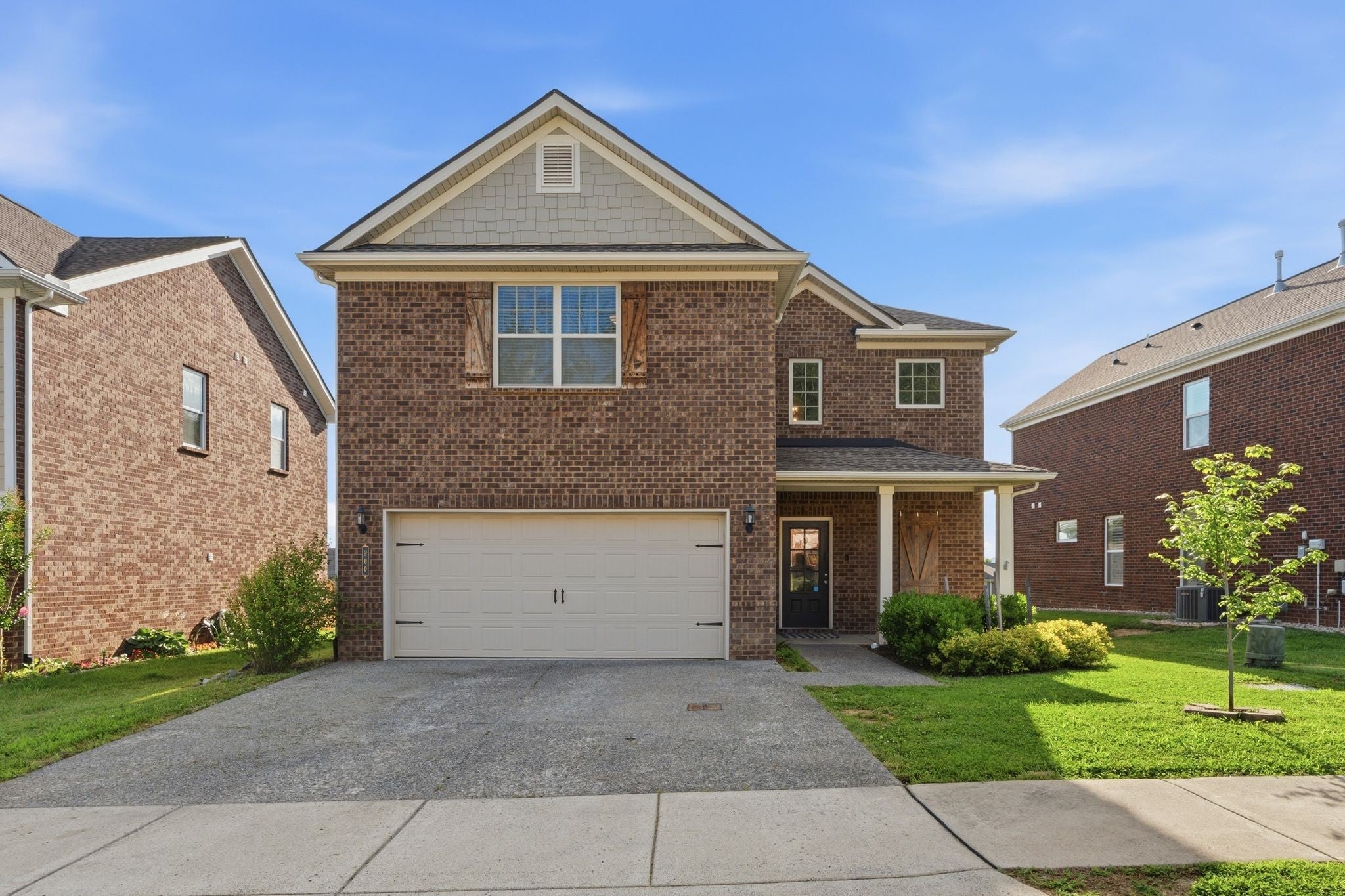 300 Black Thorn Ln
