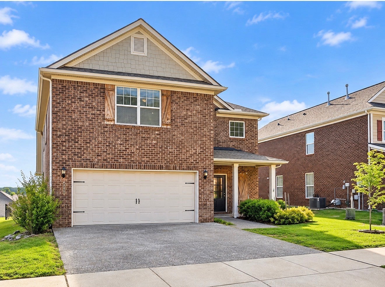 300 Black Thorn Ln