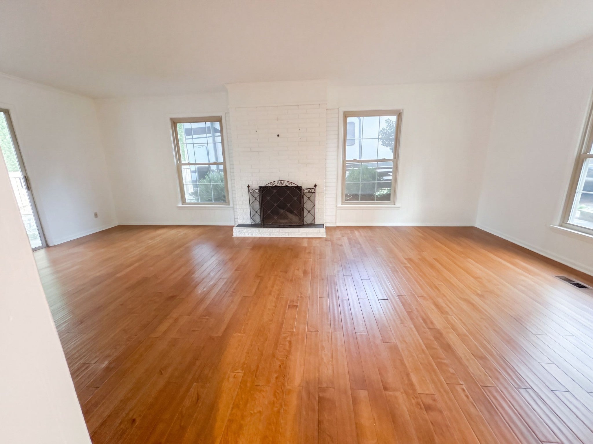 592 Woodland Dr