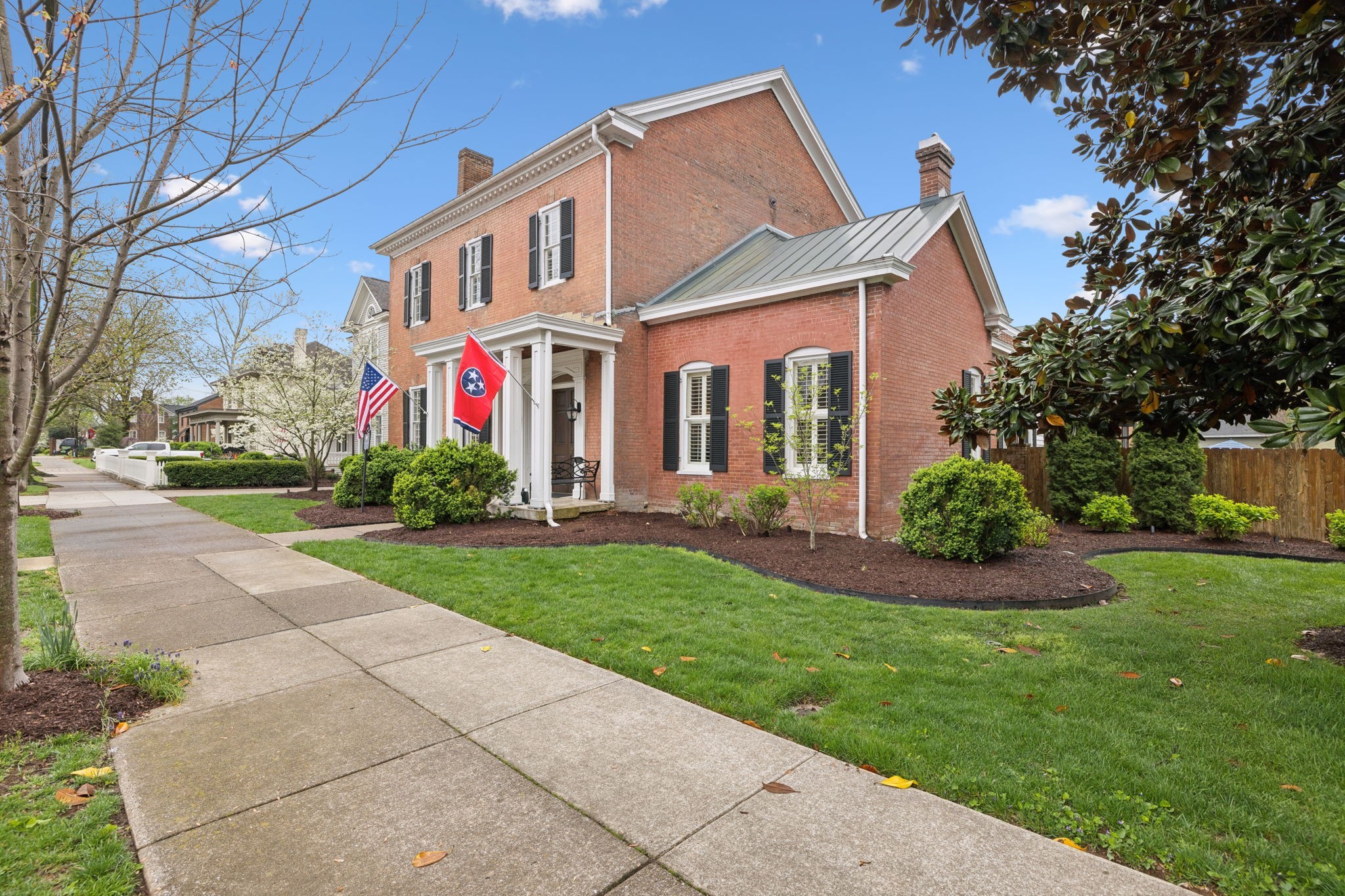 224 3rd Ave S