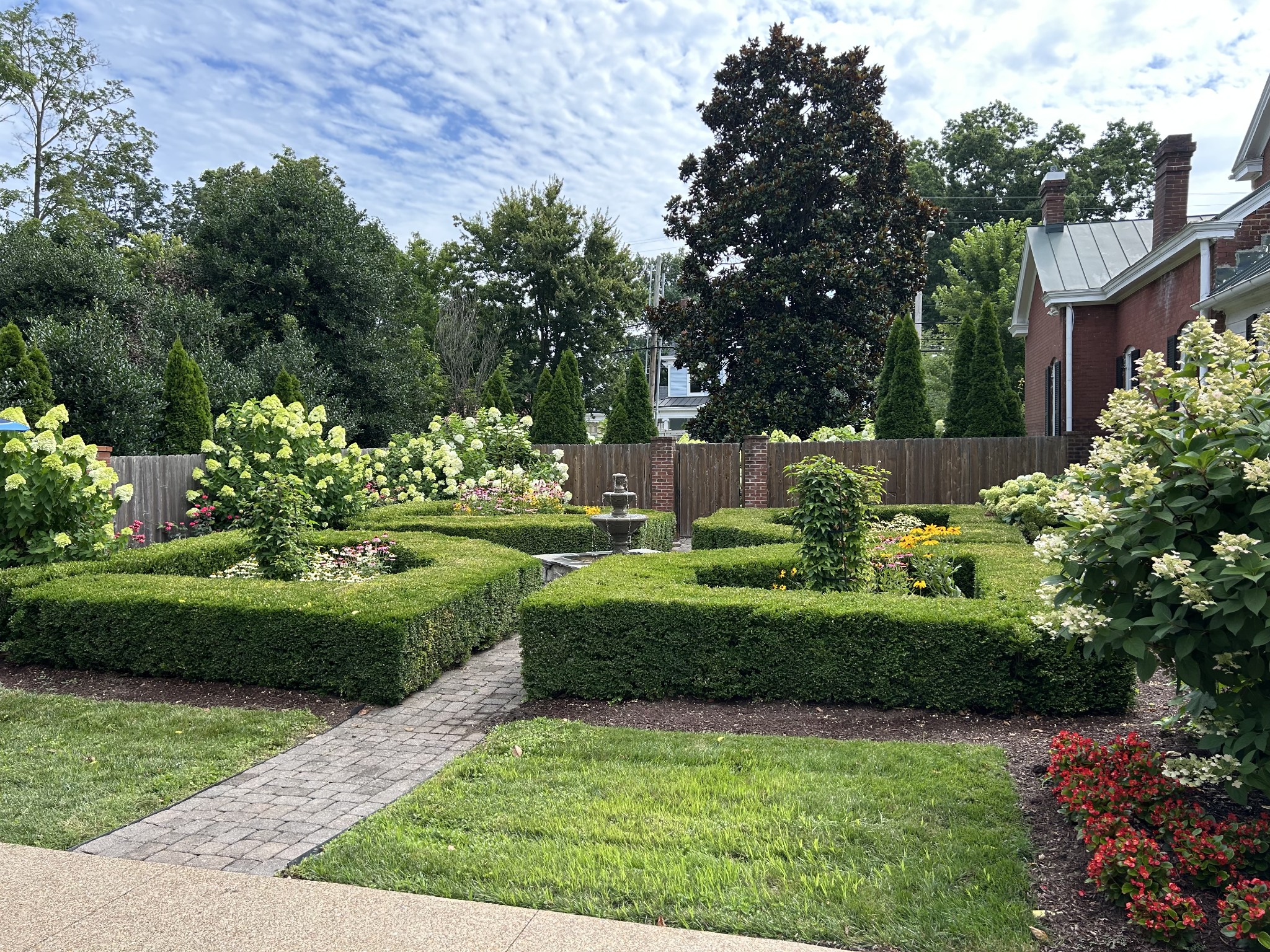 224 3rd Ave S
