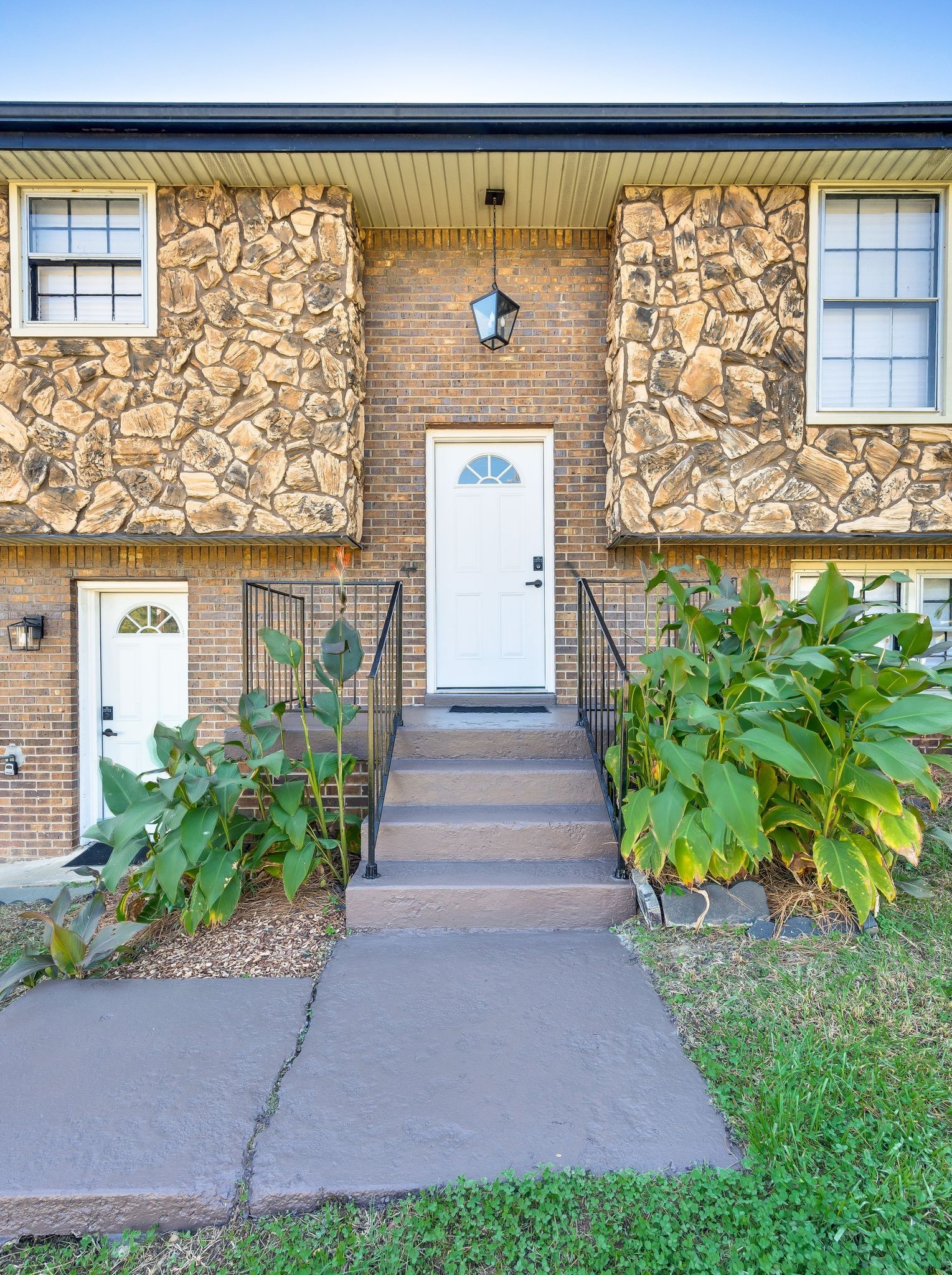 Nashville, Tennessee 37218, United States, 5 Bedrooms Bedrooms, ,2 BathroomsBathrooms,Residential,Active,21099