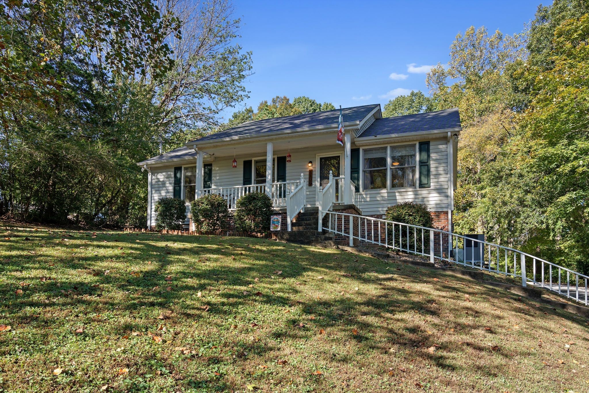 1150 Chapel Hill Cir