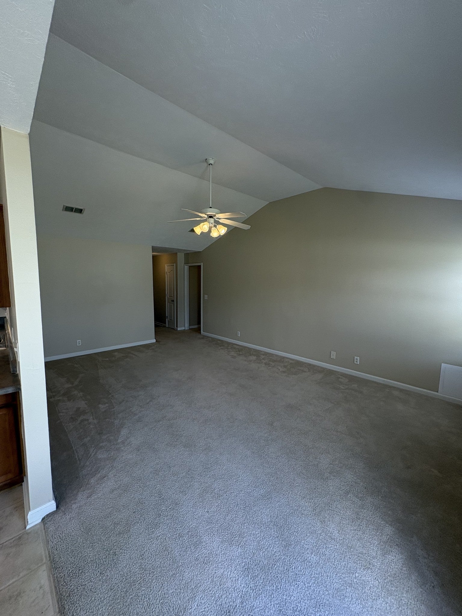 832 Kanatak Ln