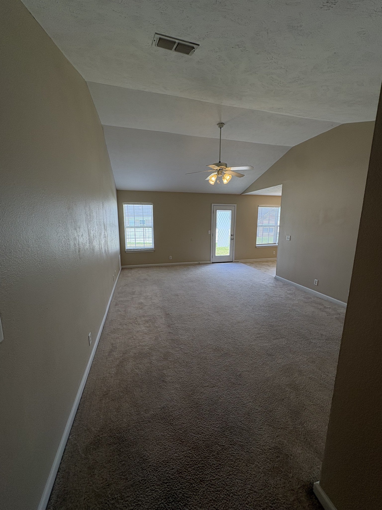 832 Kanatak Ln
