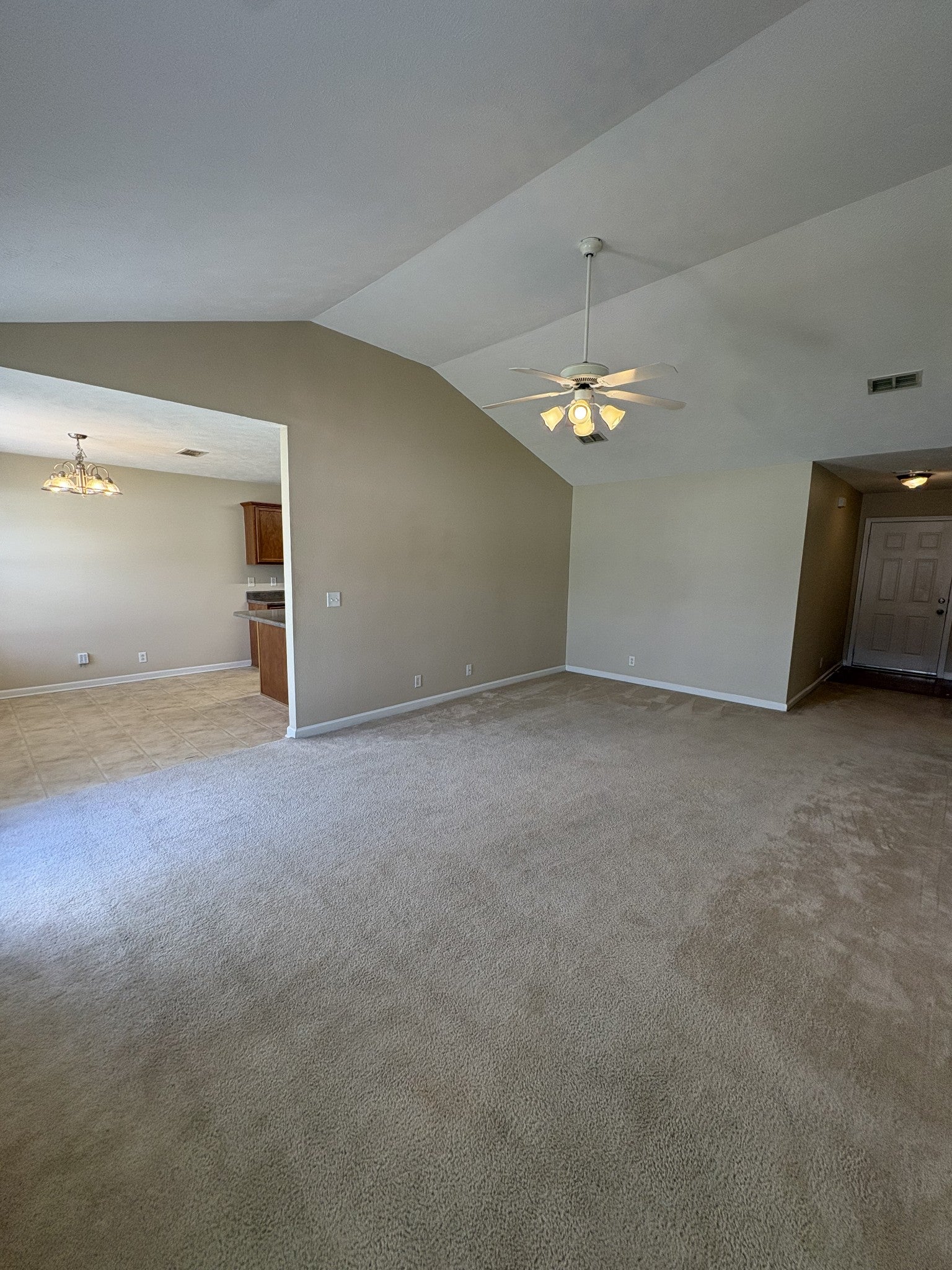 832 Kanatak Ln