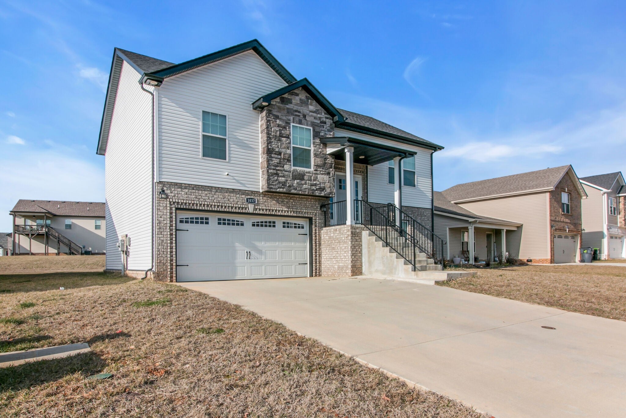1037 Whitney Dr