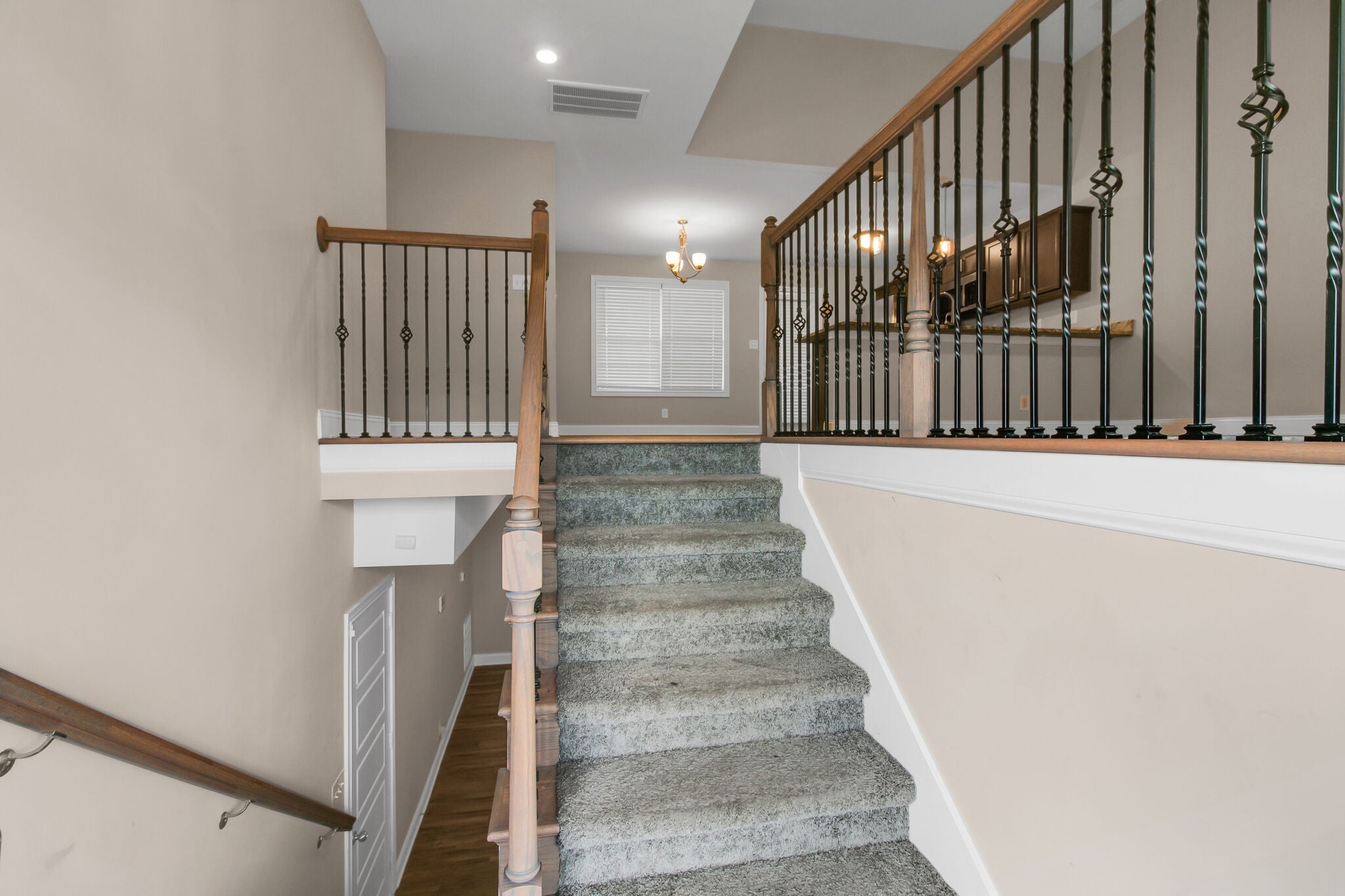 1037 Whitney Dr