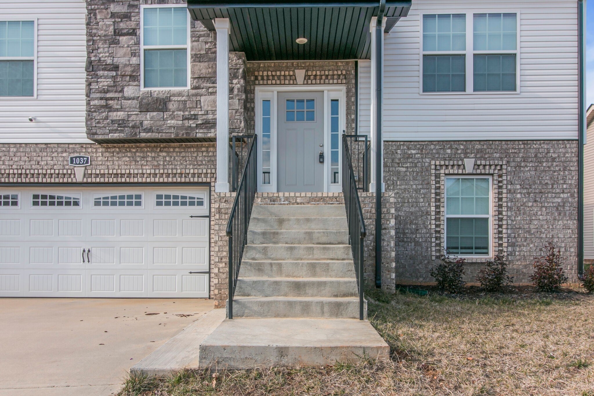 1037 Whitney Dr