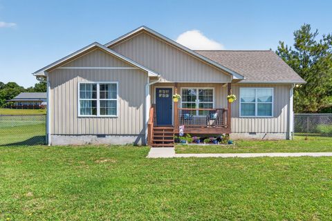 Photo of 223 Del Toro Dr, Sparta, TN 38583 (MLS # 3213497)