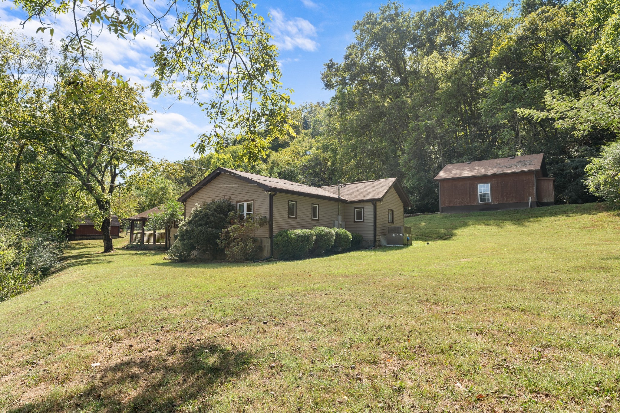 4833 Eatons Creek Rd