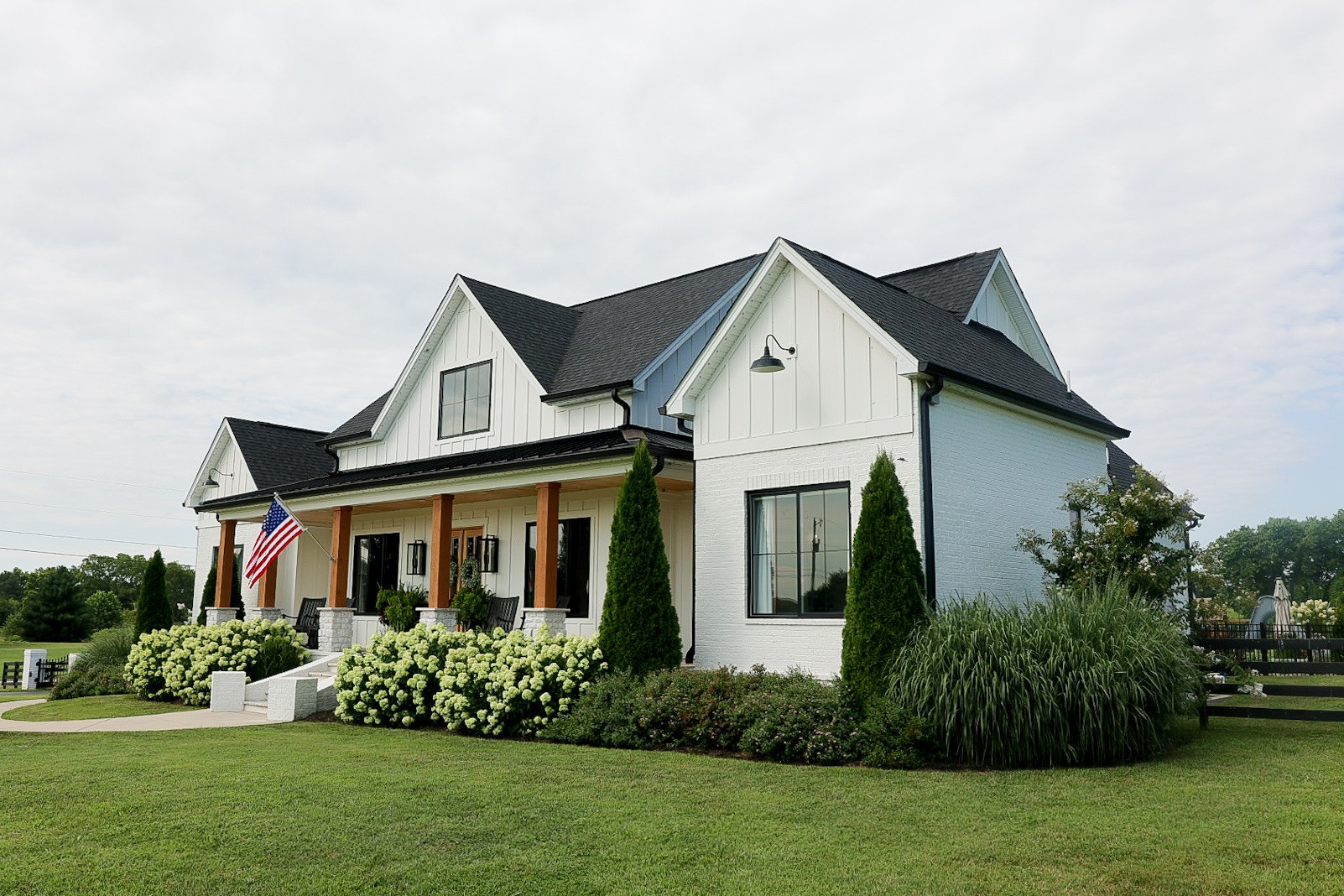 709 Harris Ln
